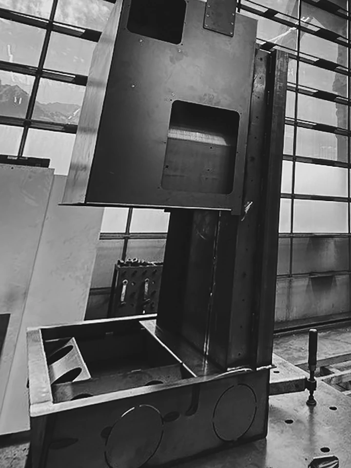 Schlosserarbeit offener Kamin